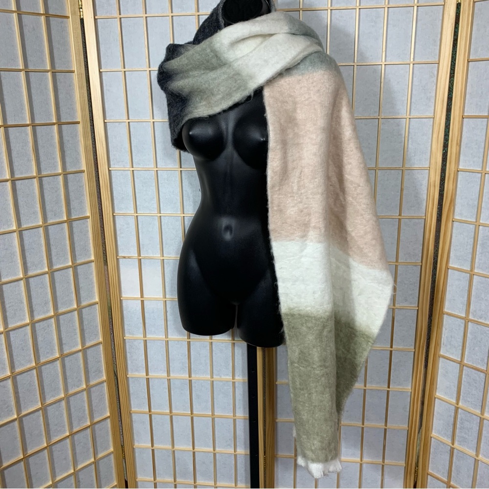 Gap -- Multicolor Gradient Scarf - image 7